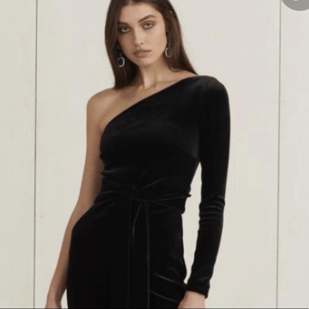 Bev + Bridge black Velours one shoulder crop top sz US 4